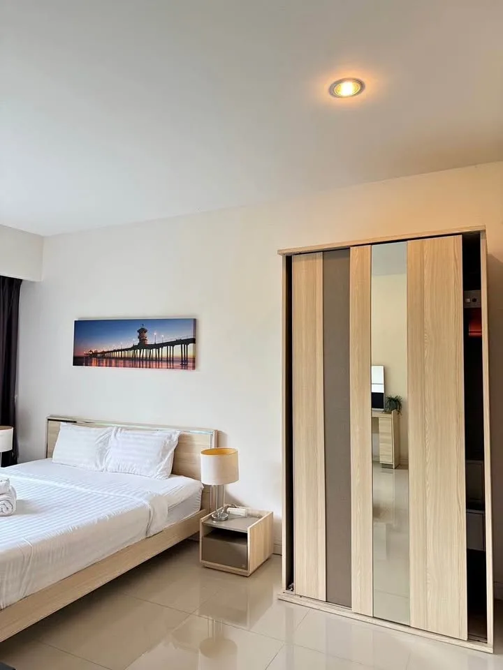 1-Zimmer Apartment in Karon mit Gartenblick