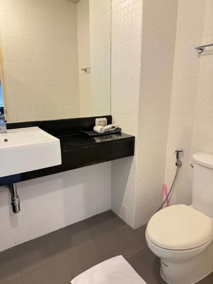 Appartement 1 chambre 1 salle de bain à Karon avec vue jardin