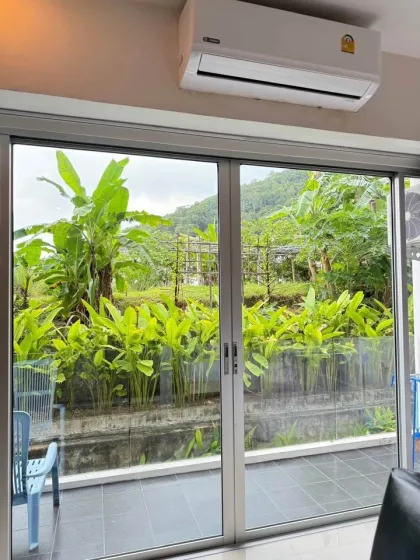 Appartement 1 chambre 1 salle de bain à Karon avec vue jardin