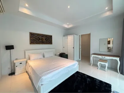 Villa de 2 dormitorios y 3 baños en alquiler en Pasak 5, Cherng Talay