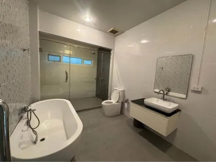 Villa de 2 dormitorios y 3 baños en alquiler en Pasak 5, Cherng Talay