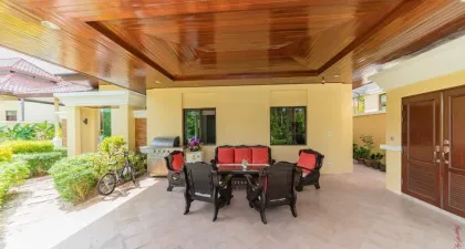 Villa de 4 Dormitorios con Jardín cerca de Catch Beach Club, Bang Tao
