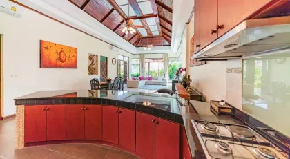 Villa de 4 Dormitorios con Jardín cerca de Catch Beach Club, Bang Tao