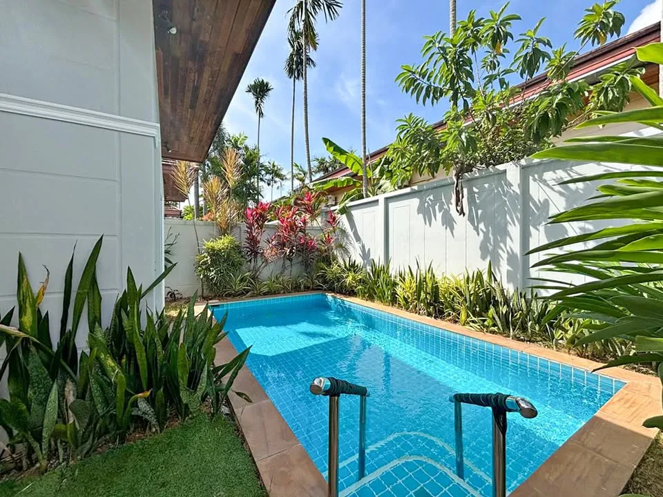Villa 3 Chambres avec Piscine à Louer à Chalong, Phuket