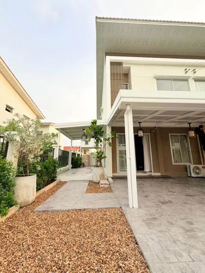 3-Bedroom, 2 Bathroom Townhouse for Rent on Thepkasattri Road