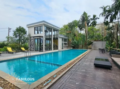 Top Floor 1-Bedroom Condo with Golf Course View in Kathu