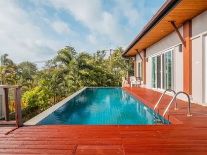 Spacieuse villa privée 4 chambres avec piscine à Ao Yon