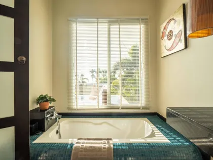 Spacieuse villa privée 4 chambres avec piscine à Ao Yon
