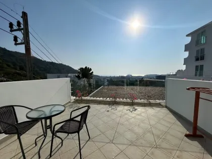 Condominio de 1 dormitorio con vista al mar en alquiler a largo plazo en Kata