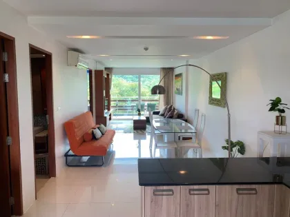 Cozy 2-Bedroom Apartment with Golf Course View in Kathu