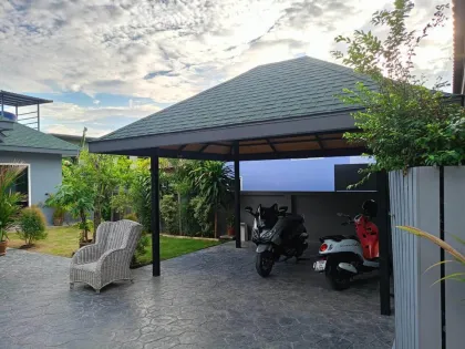 วิลล่า 3 ห้องนอน พร้อมสวนและที่จอดรถให้เช่าในโซนป่าซัก ธาราง