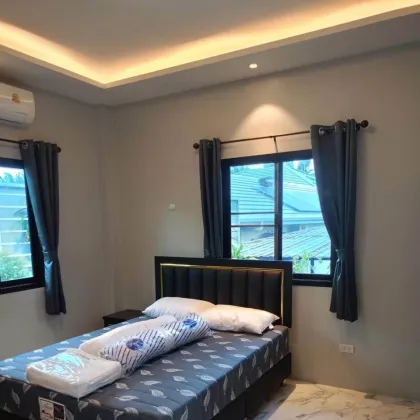 วิลล่า 3 ห้องนอน พร้อมสวนและที่จอดรถให้เช่าในโซนป่าซัก ธาราง