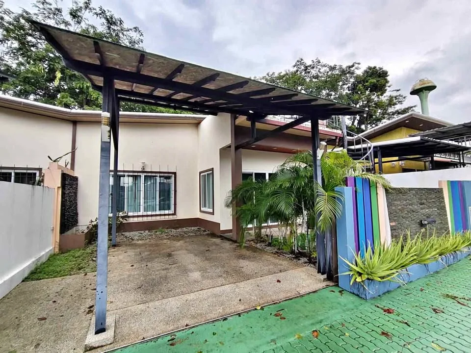 1-Bedroom House with Garden and Roof Terrace for Rent in Chalong