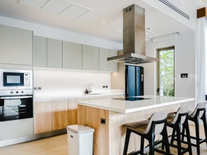 Amplia villa de 4 habitaciones en alquiler en Layan, Phuket