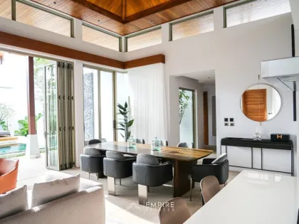 Amplia villa de 4 habitaciones en alquiler en Layan, Phuket