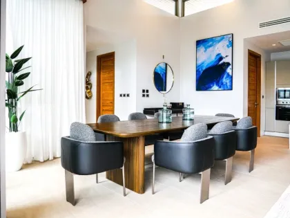 Amplia villa de 4 habitaciones en alquiler en Layan, Phuket