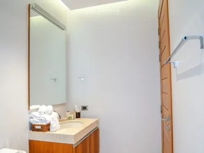 Amplia villa de 4 habitaciones en alquiler en Layan, Phuket