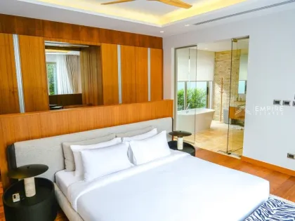 Amplia villa de 4 habitaciones en alquiler en Layan, Phuket