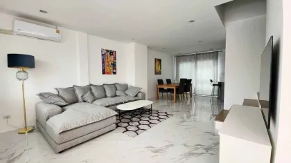 Очаровательный таунхаус с 3 спальнями в аренду в East Bangtao Ville, Чернгталай