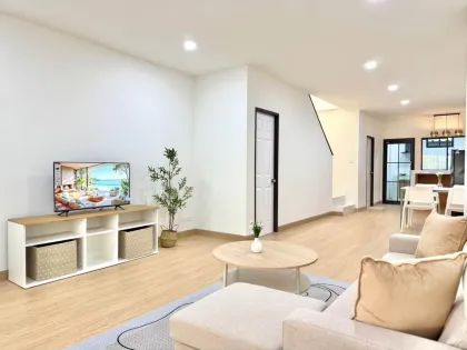 ทาวน์เฮาส์ 2 ห้องนอน 2 ห้องน้ำ ให้เช่าในโกลเด้นวิลล์ 5 ราวาย