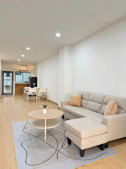 ทาวน์เฮาส์ 2 ห้องนอน 2 ห้องน้ำ ให้เช่าในโกลเด้นวิลล์ 5 ราวาย