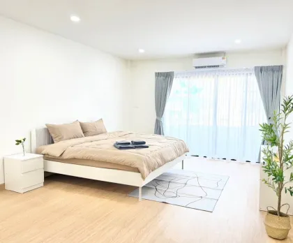 ทาวน์เฮาส์ 2 ห้องนอน 2 ห้องน้ำ ให้เช่าในโกลเด้นวิลล์ 5 ราวาย
