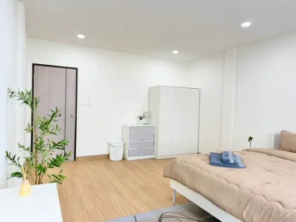 ทาวน์เฮาส์ 2 ห้องนอน 2 ห้องน้ำ ให้เช่าในโกลเด้นวิลล์ 5 ราวาย