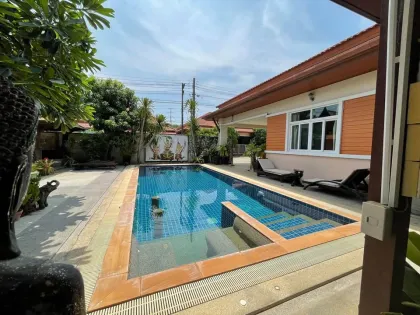 Вилла с 4 спальнями и бассейном в аренду в Чернг Талай, Пхукет