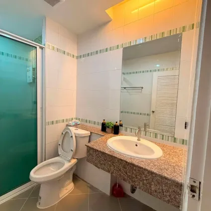 1-Zimmer-Wohnung mit Bergblick zur Miete - Ruhig, in der Nähe des Bangkok-Krankenhauses