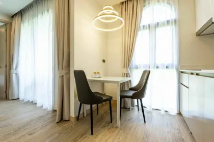 Современная 1-комнатная квартира в аренду в Palmetto Park Residence, пляж Карон