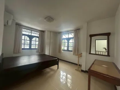 靠近Naka夜市的角屋出租，普吉岛