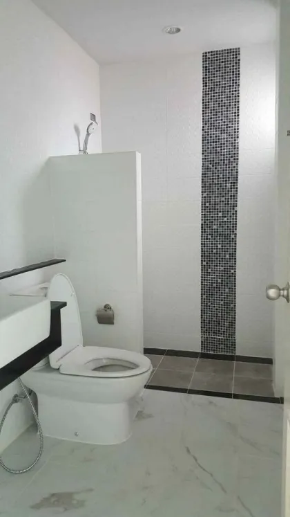 Casa de 2 dormitorios y 2 baños en planta baja en alquiler en Thalang