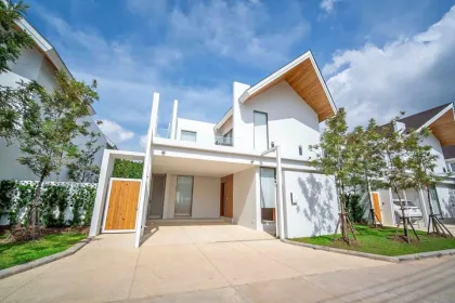 Moderne Luxuriöse Villa mit 3 Schlafzimmern und 4 Bädern in Cherngtalay