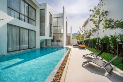 Moderne Luxuriöse Villa mit 3 Schlafzimmern und 4 Bädern in Cherngtalay