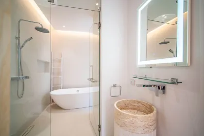 Moderne Luxuriöse Villa mit 3 Schlafzimmern und 4 Bädern in Cherngtalay