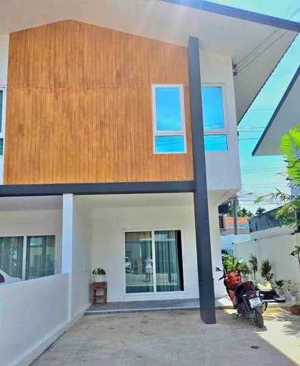 Двухэтажный дом с 2 спальнями и 3 ванными в аренду в Si Sunthon, Cherngtalay