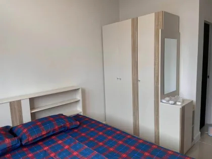2 Schlafzimmer, 2 Badezimmer Reihenhaus in der Nähe des Siriplace Flughafens, Thalang zu vermieten