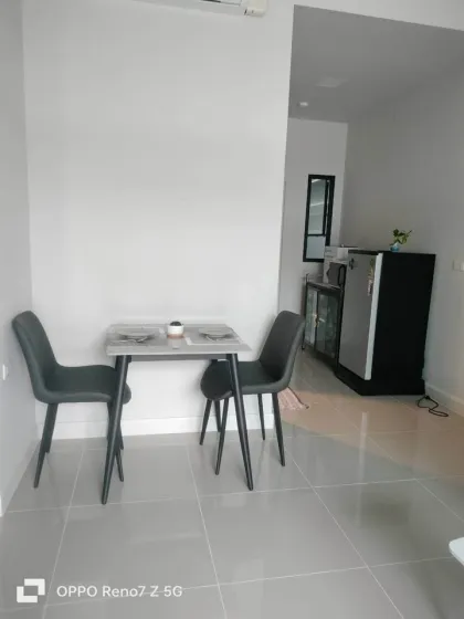 2 Schlafzimmer, 2 Badezimmer Reihenhaus in der Nähe des Siriplace Flughafens, Thalang zu vermieten