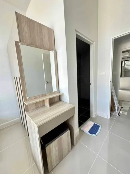 2 Schlafzimmer, 2 Badezimmer Reihenhaus in der Nähe des Siriplace Flughafens, Thalang zu vermieten