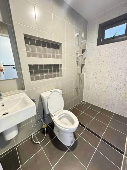 2 Schlafzimmer, 2 Badezimmer Reihenhaus in der Nähe des Siriplace Flughafens, Thalang zu vermieten