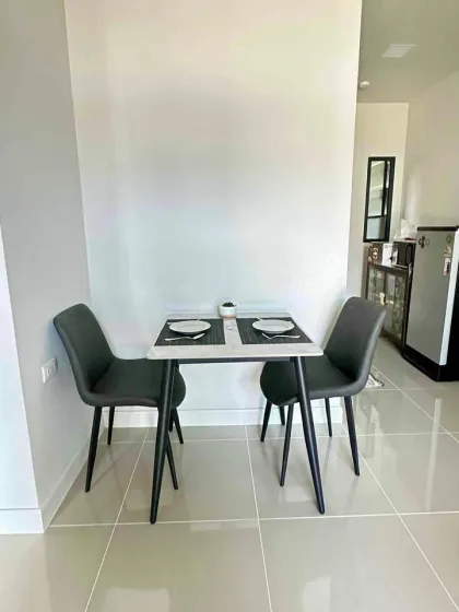 2 Schlafzimmer, 2 Badezimmer Reihenhaus in der Nähe des Siriplace Flughafens, Thalang zu vermieten