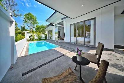 Moderne Poolvilla mit Seeblick in Pa Klok zu vermieten