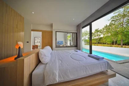 Moderne Poolvilla mit Seeblick in Pa Klok zu vermieten