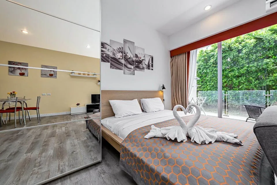 Cozy 1 Bedroom Apartment at Chic Condo Karon