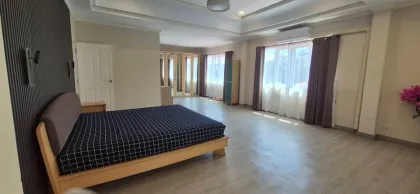 Просторная вилла с 5 спальнями и бассейном в аренду в Land & Houses Park Phuket