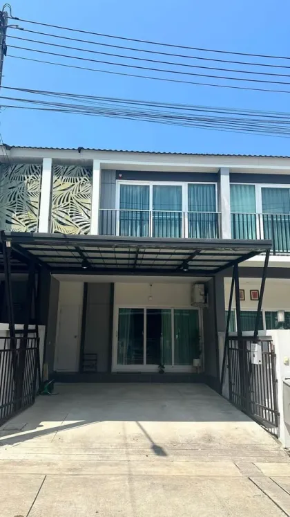 Moderno Adosado de 3 Habitaciones en Supalai Palm Spring