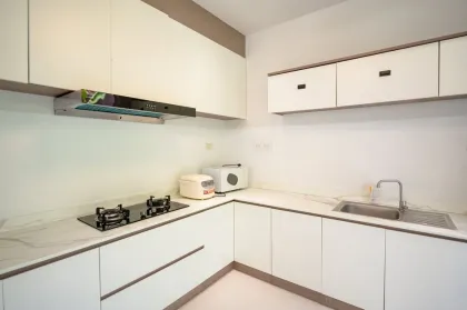 Villa nueva y totalmente amueblada de 3 habitaciones en zona Blue Tree
