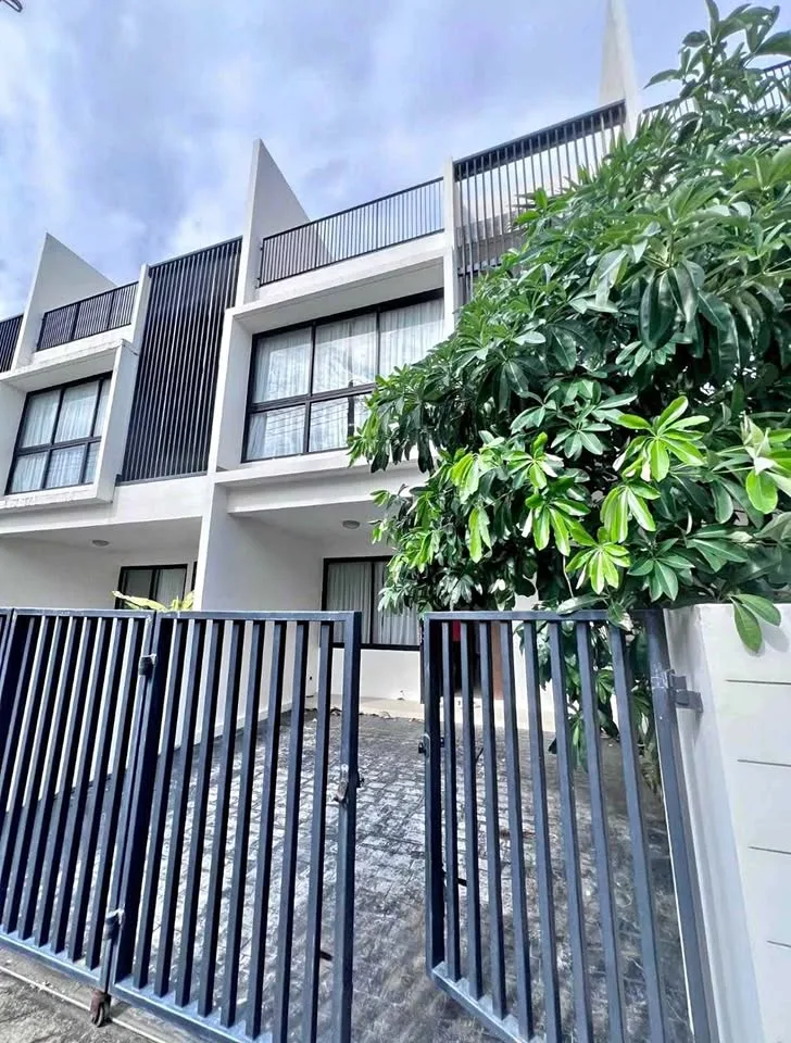 Laguna Park: 3 Schlafzimmer, 4 Badezimmer Wohnung zu vermieten