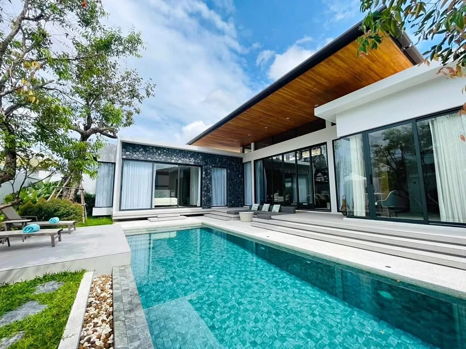 Villa Moderna Loft con Piscina de 3 Habitaciones en Alquiler cerca de Blue Tree Phuket