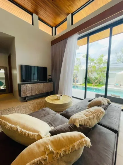 Villa Moderna Loft con Piscina de 3 Habitaciones en Alquiler cerca de Blue Tree Phuket
